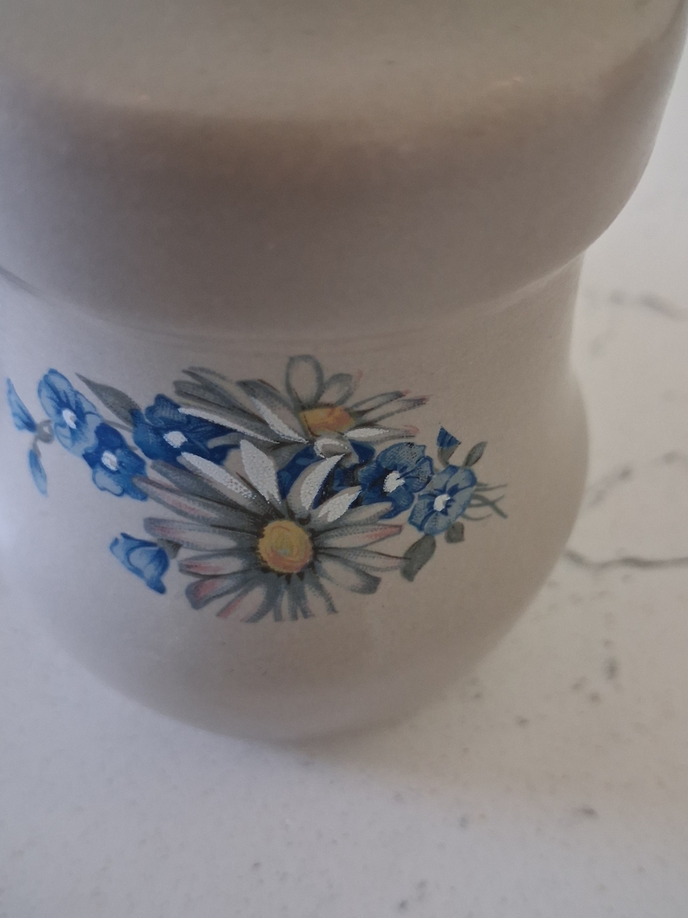 Vintage Crockery Inc. USA Blue Daisy Stoneware Salt & Pepper Shakers – Like New! - Picture 4 of 11